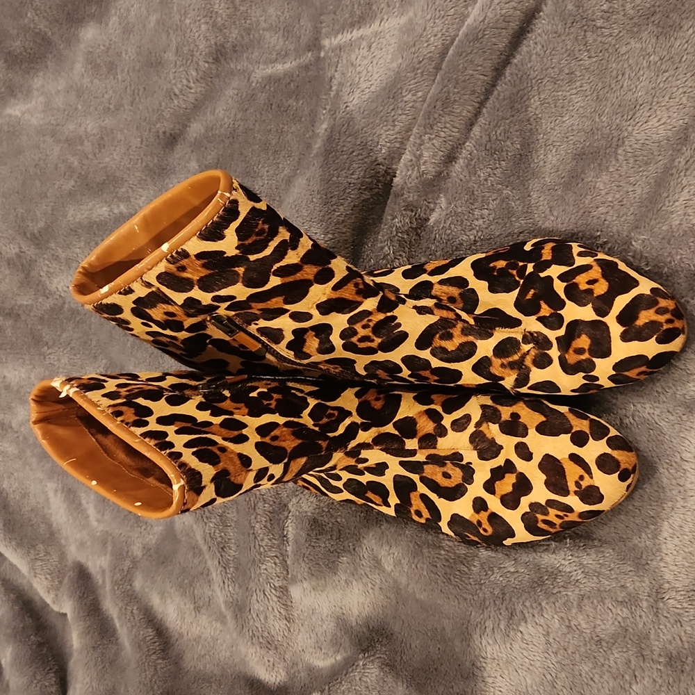 B. Makowsky calf hair leopard print ankle boots 6.5 EUC